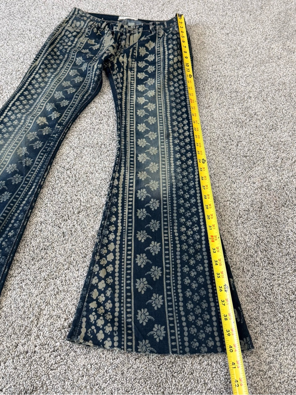 Free People Mantra Bali Dark Wash Flare Low Rise Raw Hem Jeans Boho Women’s 28 - Picture 9 of 16